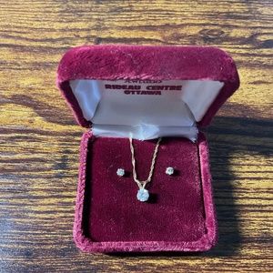 10 ct gold  necklace with cubic zirconia pendant and studs